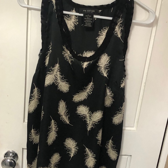 Lovely sleeveless blouse. - Picture 2 of 2